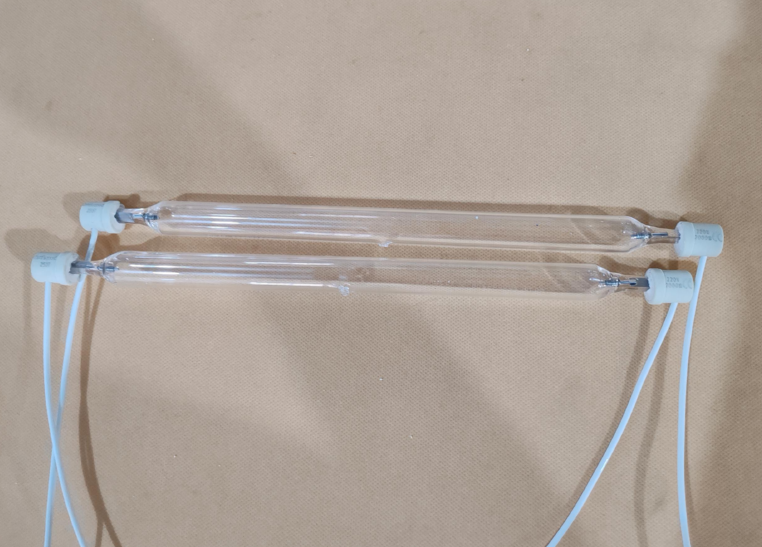 UV curing lamp for fly tying